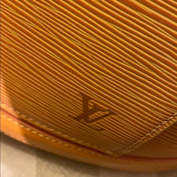 Authentic LOUIS Vuitton Gobelins Backpack - Picture 6 of 8